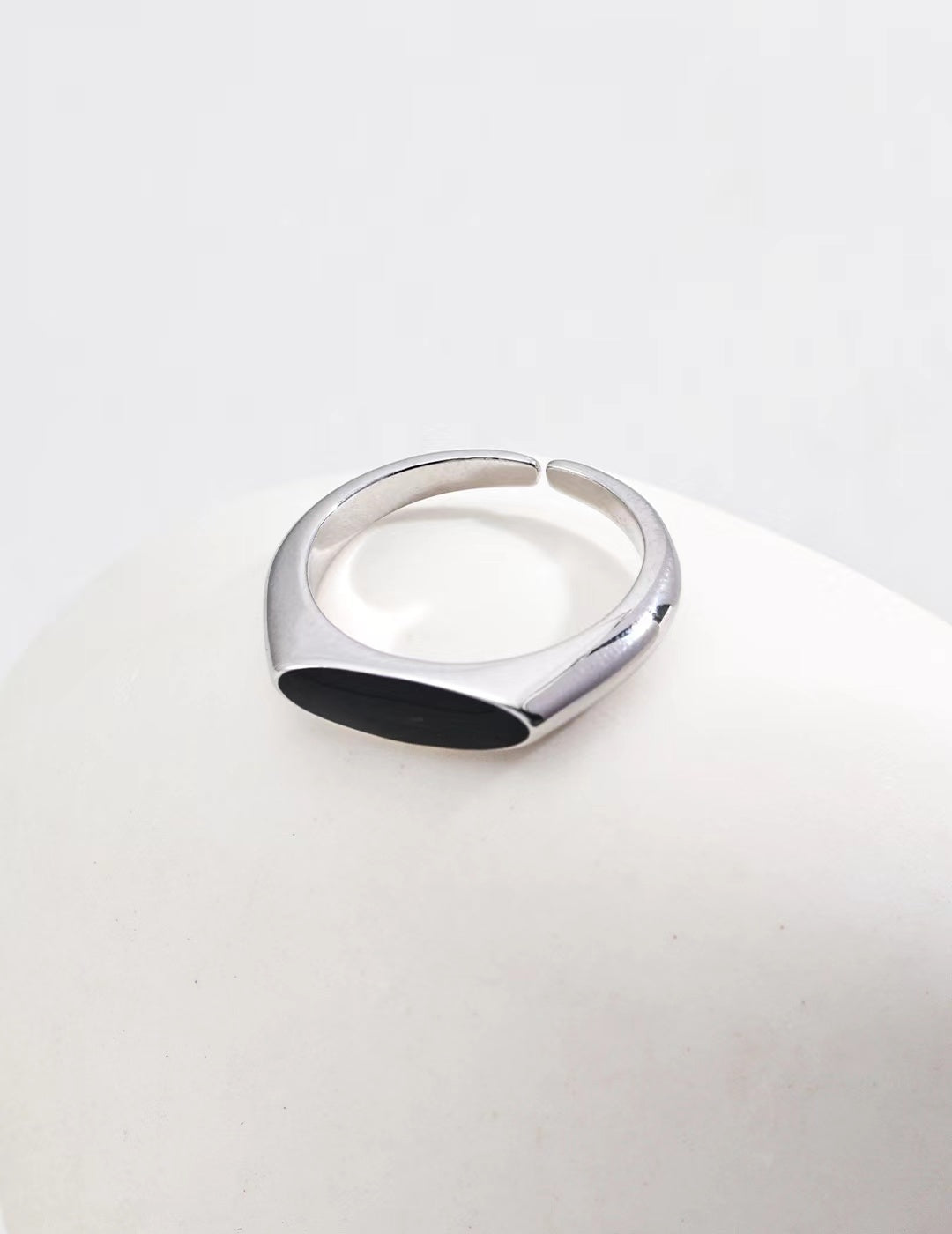 FirstMeet Simple Black Agate Ring